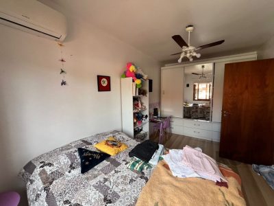 Casa à venda com 244m², 3 quartos, 1 suíte, 2 vagas no bairro Ipanema em Porto Alegre - Foto 21