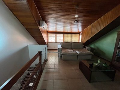 Casa à venda com 244m², 3 quartos, 1 suíte, 2 vagas no bairro Ipanema em Porto Alegre - Foto 28