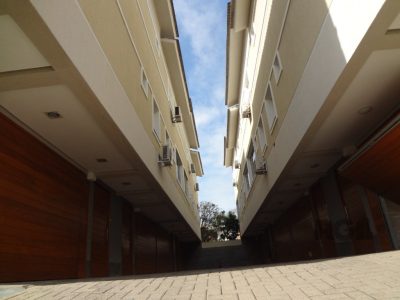 Casa Condominio à venda com 158m², 3 quartos, 1 suíte, 2 vagas no bairro Vila Ipiranga em Porto Alegre - Foto 2