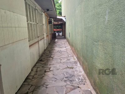 Casa à venda com 100m², 5 quartos, 2 vagas no bairro Petrópolis em Porto Alegre - Foto 31