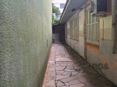 Casa à venda com 100m², 5 quartos, 2 vagas no bairro Petrópolis em Porto Alegre - Foto 32