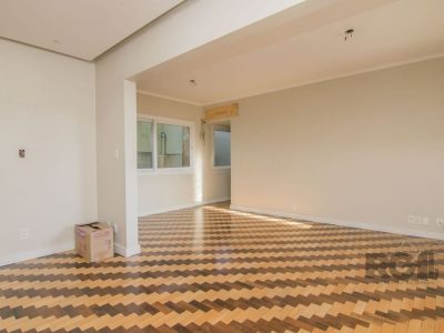 Apartamento à venda com 145m², 3 quartos, 1 suíte, 2 vagas no bairro Centro Histórico em Porto Alegre - Foto 2