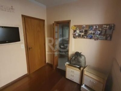 Casa à venda com 228m², 4 quartos, 3 suítes, 4 vagas no bairro Tristeza em Porto Alegre - Foto 32