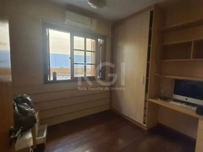 Casa à venda com 228m², 4 quartos, 3 suítes, 4 vagas no bairro Tristeza em Porto Alegre - Foto 33