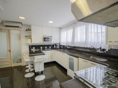 Apartamento à venda com 272m², 3 quartos, 3 suítes, 5 vagas no bairro Moinhos de Vento em Porto Alegre - Foto 11