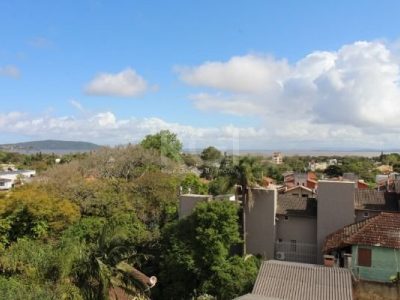 Casa à venda com 382m², 6 quartos, 2 suítes, 4 vagas no bairro Ipanema em Porto Alegre - Foto 32