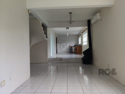 Casa à venda com 284m², 4 quartos, 1 suíte, 4 vagas no bairro Tristeza em Porto Alegre - Foto 3