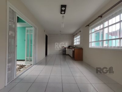 Casa à venda com 284m², 4 quartos, 1 suíte, 4 vagas no bairro Tristeza em Porto Alegre - Foto 4