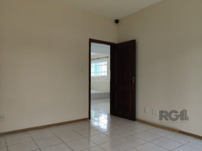 Casa à venda com 284m², 4 quartos, 1 suíte, 4 vagas no bairro Tristeza em Porto Alegre - Foto 13