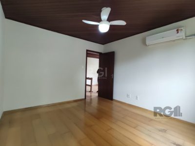 Casa à venda com 284m², 4 quartos, 1 suíte, 4 vagas no bairro Tristeza em Porto Alegre - Foto 20