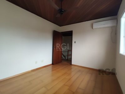 Casa à venda com 284m², 4 quartos, 1 suíte, 4 vagas no bairro Tristeza em Porto Alegre - Foto 22