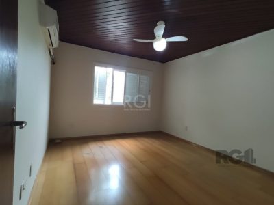 Casa à venda com 284m², 4 quartos, 1 suíte, 4 vagas no bairro Tristeza em Porto Alegre - Foto 25