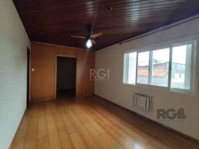 Casa à venda com 284m², 4 quartos, 1 suíte, 4 vagas no bairro Tristeza em Porto Alegre - Foto 27