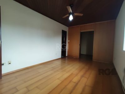 Casa à venda com 284m², 4 quartos, 1 suíte, 4 vagas no bairro Tristeza em Porto Alegre - Foto 28