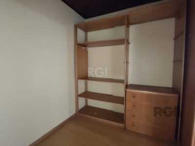 Casa à venda com 284m², 4 quartos, 1 suíte, 4 vagas no bairro Tristeza em Porto Alegre - Foto 30