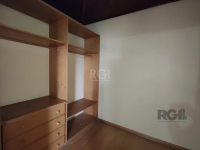 Casa à venda com 284m², 4 quartos, 1 suíte, 4 vagas no bairro Tristeza em Porto Alegre - Foto 31