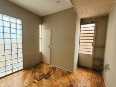 Casa à venda com 429m², 4 quartos, 4 suítes, 3 vagas no bairro Petrópolis em Porto Alegre - Foto 4