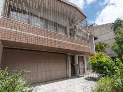 Casa à venda com 429m², 4 quartos, 4 suítes, 3 vagas no bairro Petrópolis em Porto Alegre - Foto 46