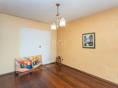 Casa à venda com 212m², 4 quartos, 1 suíte, 4 vagas no bairro Jardim do Salso em Porto Alegre - Foto 17