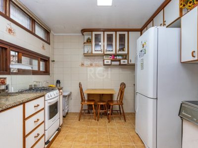 Casa à venda com 212m², 4 quartos, 1 suíte, 4 vagas no bairro Jardim do Salso em Porto Alegre - Foto 20