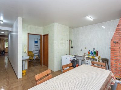 Casa à venda com 212m², 4 quartos, 1 suíte, 4 vagas no bairro Jardim do Salso em Porto Alegre - Foto 25