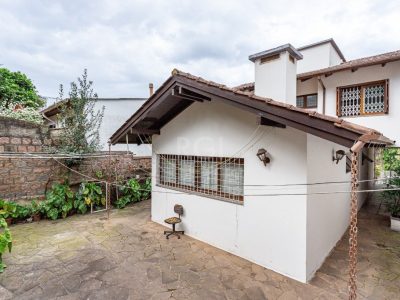 Casa à venda com 212m², 4 quartos, 1 suíte, 4 vagas no bairro Jardim do Salso em Porto Alegre - Foto 31