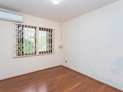 Casa à venda com 212m², 4 quartos, 1 suíte, 4 vagas no bairro Jardim do Salso em Porto Alegre - Foto 41