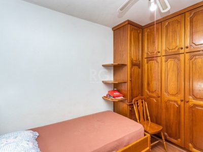 Casa à venda com 212m², 4 quartos, 1 suíte, 4 vagas no bairro Jardim do Salso em Porto Alegre - Foto 47