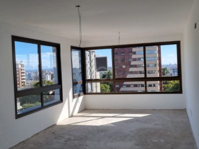 Apartamento à venda com 90m², 2 quartos, 2 suítes, 2 vagas no bairro Petrópolis em Porto Alegre - Foto 3