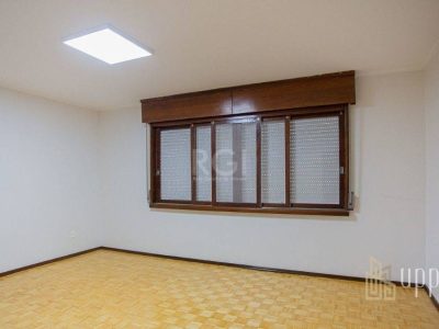 Casa à venda com 268m², 3 quartos, 1 suíte, 6 vagas no bairro Cristo Redentor em Porto Alegre - Foto 17