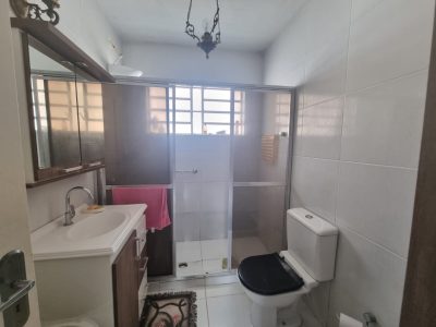 Casa à venda com 180m², 5 quartos, 3 suítes, 2 vagas no bairro Ipanema em Porto Alegre - Foto 15