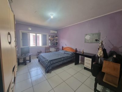 Casa à venda com 180m², 5 quartos, 3 suítes, 2 vagas no bairro Ipanema em Porto Alegre - Foto 13