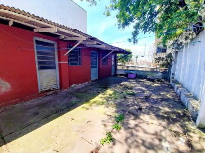 Casa à venda com 366m², 3 quartos, 2 vagas no bairro Medianeira em Porto Alegre - Foto 15