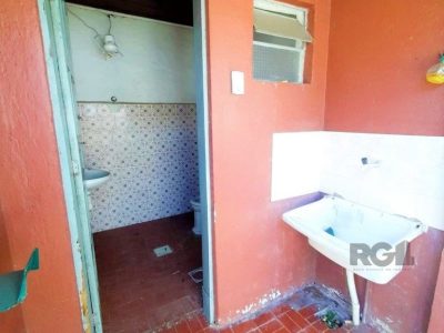 Casa à venda com 366m², 3 quartos, 2 vagas no bairro Medianeira em Porto Alegre - Foto 16