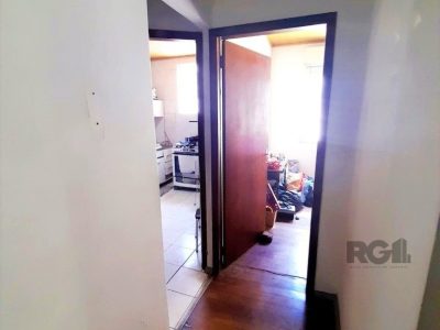 Casa à venda com 366m², 3 quartos, 2 vagas no bairro Medianeira em Porto Alegre - Foto 9