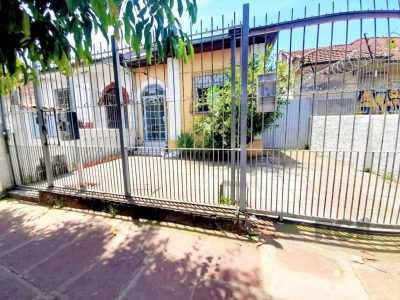 Casa à venda com 366m², 3 quartos, 2 vagas no bairro Medianeira em Porto Alegre - Foto 2