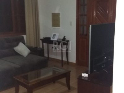 Casa à venda com 177m², 4 quartos, 1 suíte, 2 vagas no bairro Partenon em Porto Alegre - Foto 9