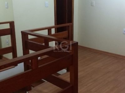 Casa à venda com 177m², 4 quartos, 1 suíte, 2 vagas no bairro Partenon em Porto Alegre - Foto 18