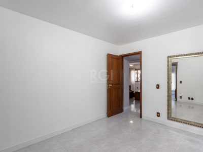 Casa à venda com 451m², 5 quartos, 1 suíte, 4 vagas no bairro Cristal em Porto Alegre - Foto 17