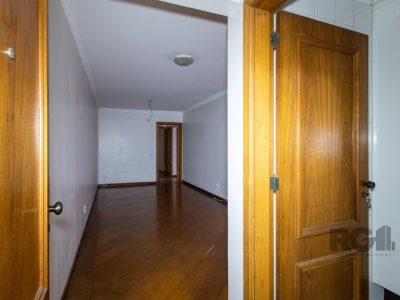 Apartamento à venda com 121m², 3 quartos, 1 suíte, 1 vaga no bairro Tristeza em Porto Alegre - Foto 2