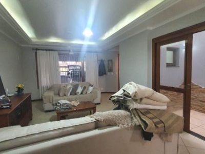 Casa à venda com 251m², 3 quartos, 1 suíte, 2 vagas no bairro Ipanema em Porto Alegre - Foto 3