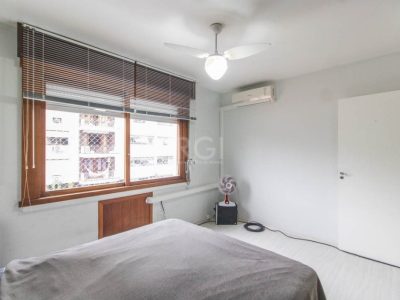 Apartamento à venda com 129m², 3 quartos, 1 suíte, 1 vaga no bairro Jardim Lindóia em Porto Alegre - Foto 4