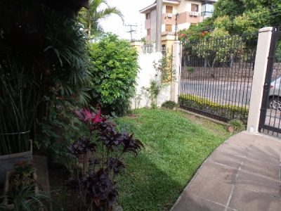 Casa à venda com 287m², 4 quartos, 1 suíte, 4 vagas no bairro Tristeza em Porto Alegre - Foto 2