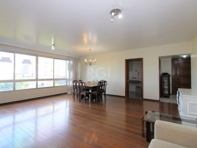 Apartamento à venda com 127m², 3 quartos, 1 suíte, 1 vaga no bairro Moinhos de Vento em Porto Alegre - Foto 3