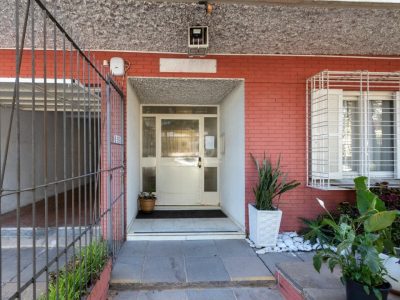 Apartamento à venda com 108m², 3 quartos, 1 suíte, 1 vaga no bairro Menino Deus em Porto Alegre - Foto 2