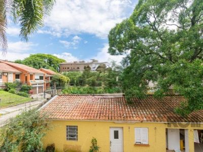 Casa à venda com 200m², 3 quartos, 1 suíte, 2 vagas no bairro Santo Antônio em Porto Alegre - Foto 4