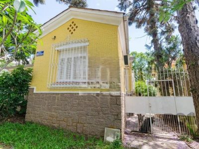 Casa à venda com 200m², 3 quartos, 1 suíte, 2 vagas no bairro Santo Antônio em Porto Alegre - Foto 8