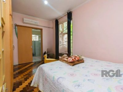 Casa à venda com 200m², 3 quartos, 1 suíte, 2 vagas no bairro Santo Antônio em Porto Alegre - Foto 27