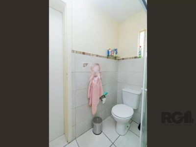 Casa à venda com 200m², 3 quartos, 1 suíte, 2 vagas no bairro Santo Antônio em Porto Alegre - Foto 35