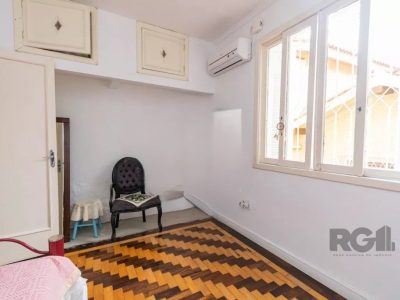 Casa à venda com 200m², 3 quartos, 1 suíte, 2 vagas no bairro Santo Antônio em Porto Alegre - Foto 23